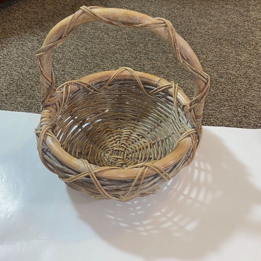 Handwoven 💲Low Price 💲Vintage Natural Woven Basket - Brown and Tan